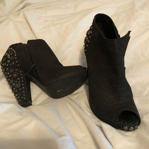 Givenchy open toe blk suede booties w/stud details